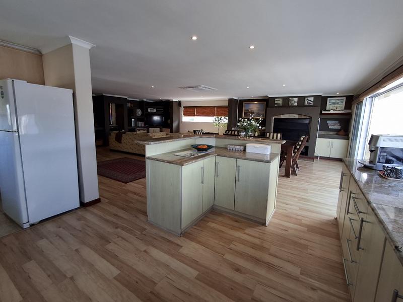 3 Bedroom Property for Sale in Hannasbaai Western Cape